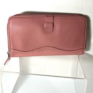NWOT Tignanello Zippy Wallet